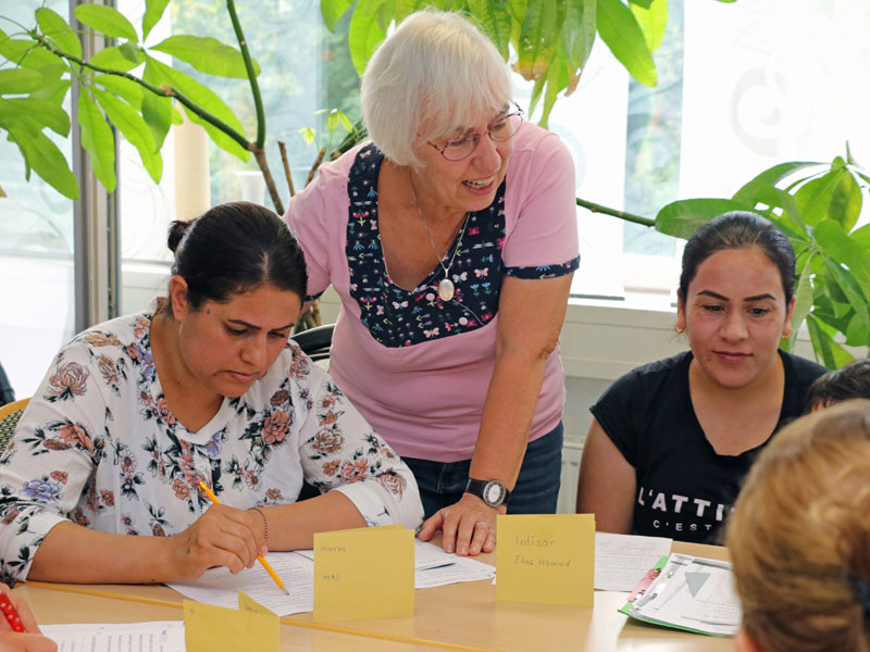 … unterstützen Sie Geflüchtete beim Erlernen der deutschen Sprache